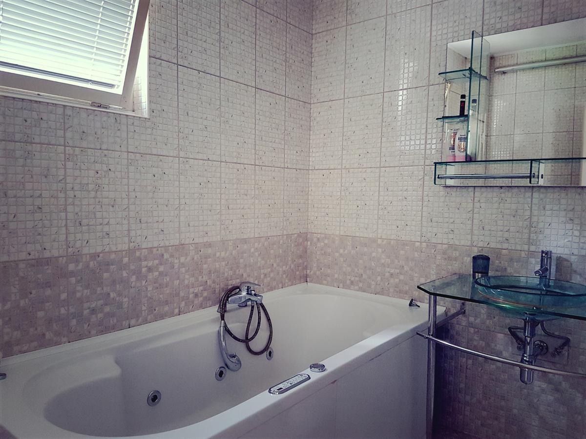 Cosy And Chic... Parking Included Apartament Sarajewo Zewnętrze zdjęcie